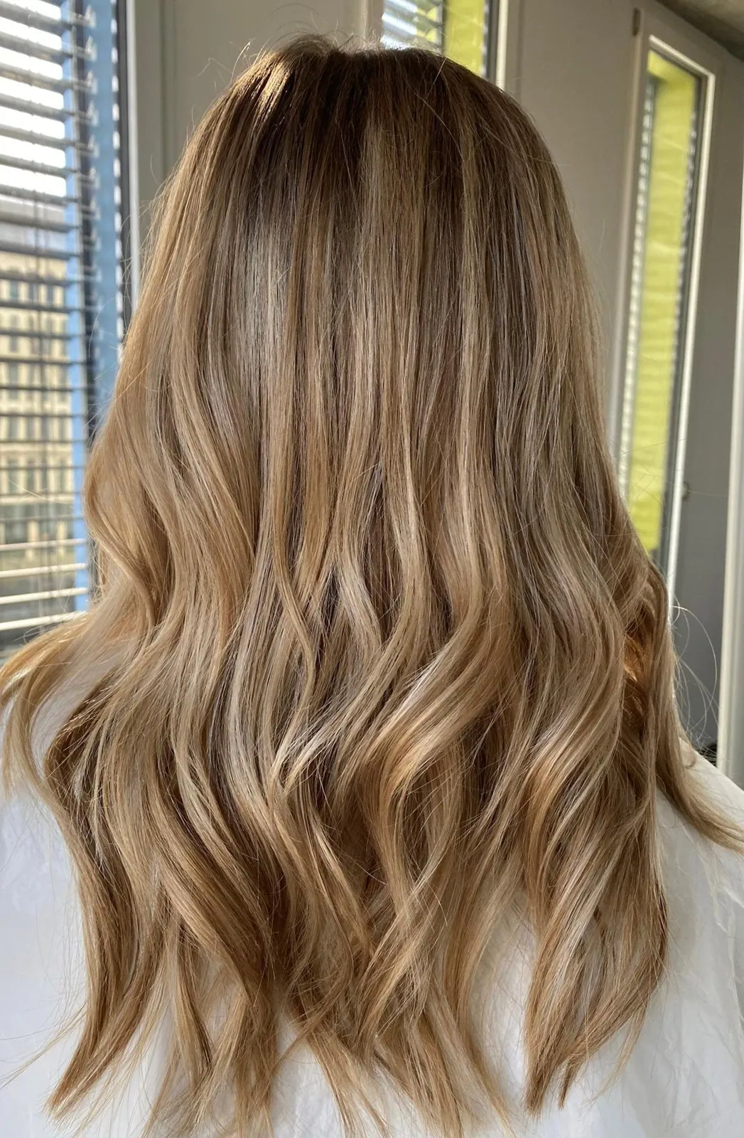 Lange, goldblonde Wellen