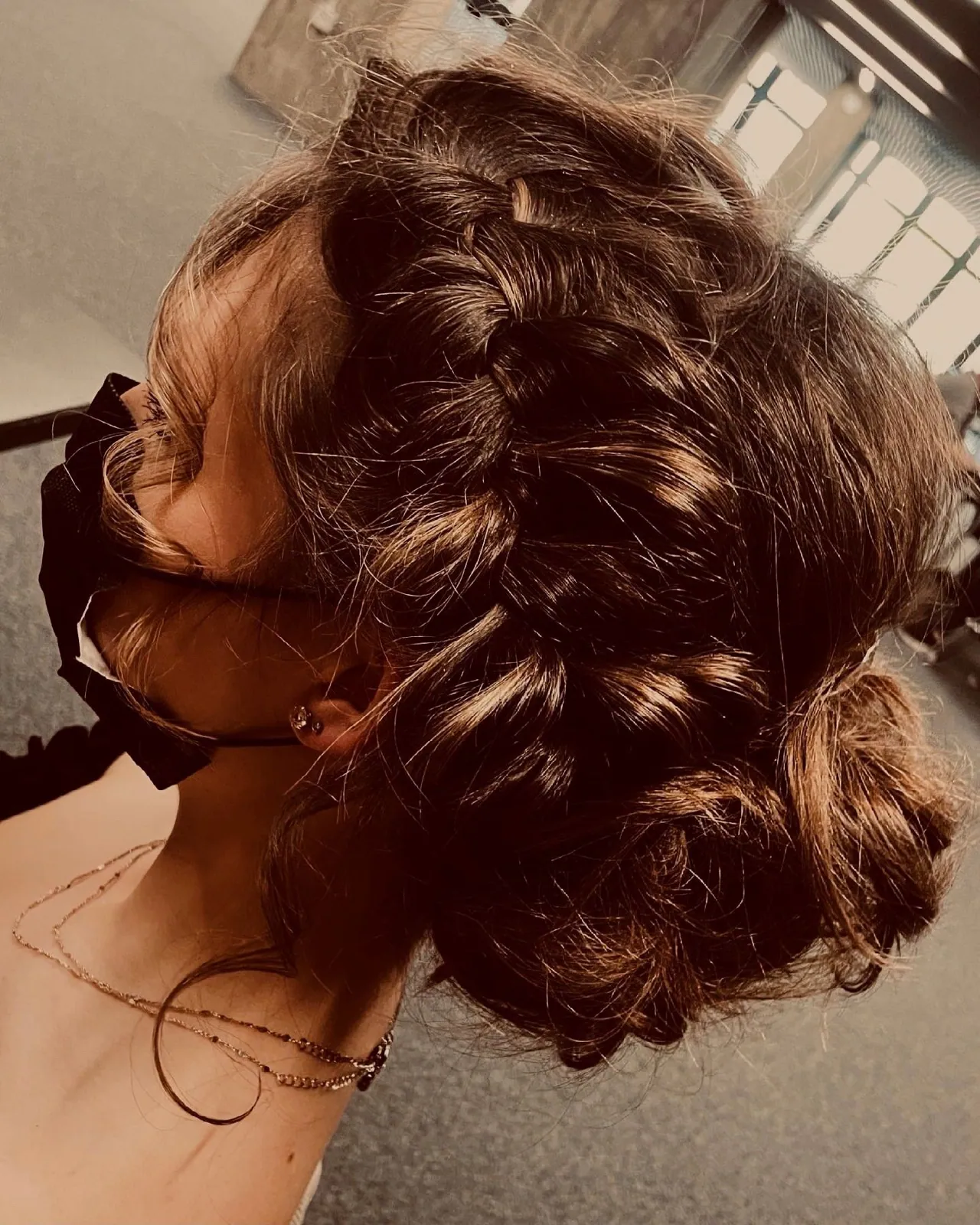 Rote Locken, hochgesteckt